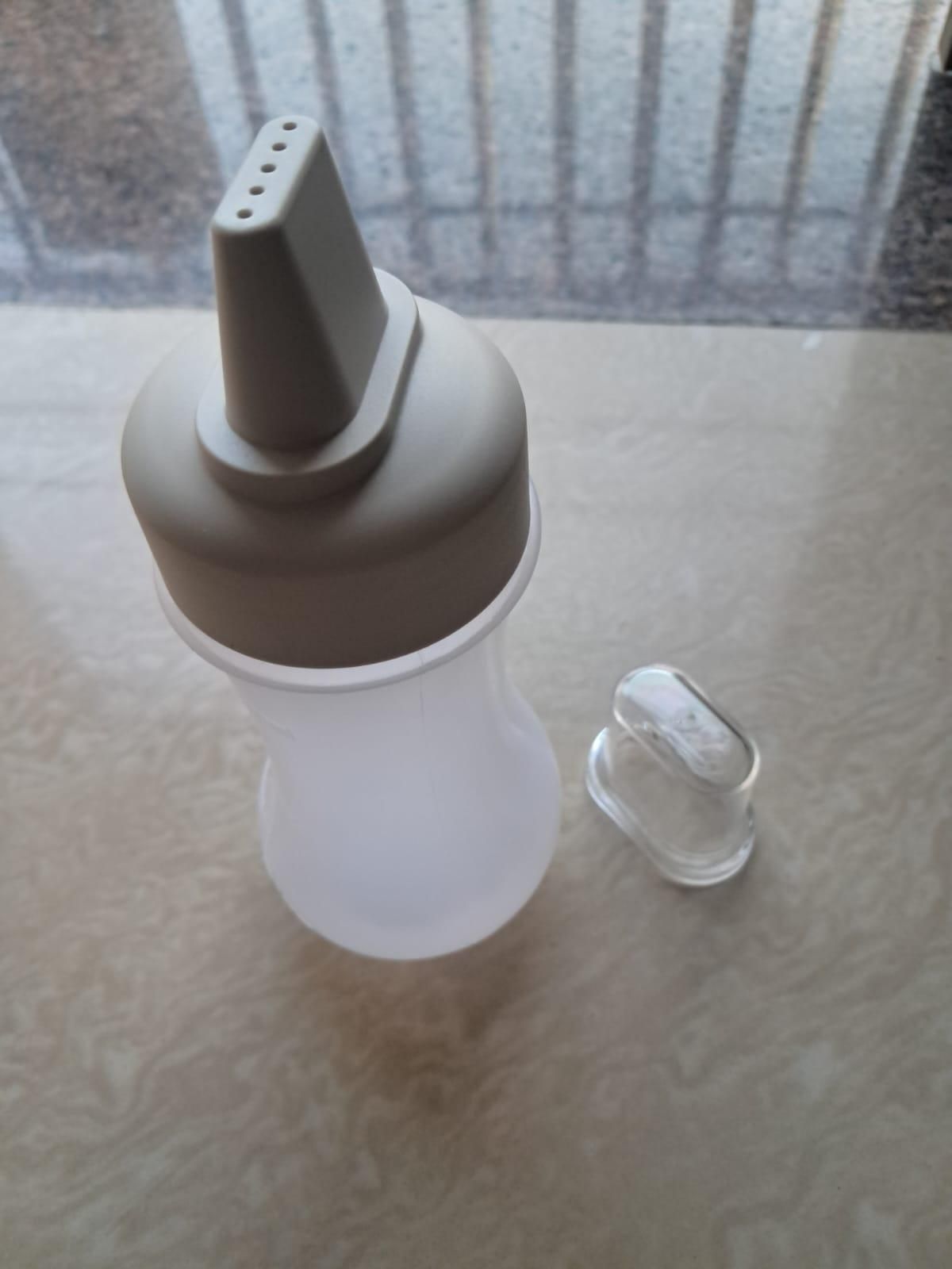 Why have 1 Boring cause line when you can have multiple. try 3 pcs Squeeze Ketchup Bottle?,Portable Sauce Bottle with Lid Five Holes