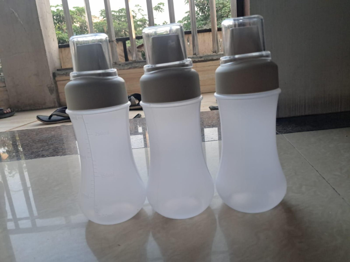 Why have 1 Boring cause line when you can have multiple. try 3 pcs Squeeze Ketchup Bottle?,Portable Sauce Bottle with Lid Five Holes